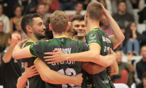 Die Helios Grizzlys Giesen sind in der Volleyball-Bundesliga durch einen seriösen 3:1-Auswärtssieg bei Aufsteiger VC Bitterfeld-Wolfen auf Platz 3 geklettert.